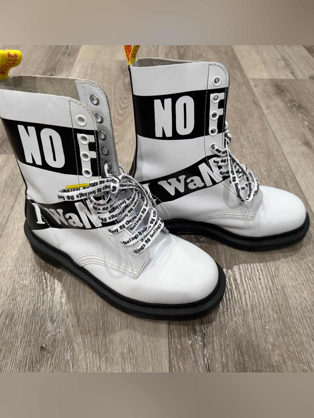 Dr. Martens X 1490 Sex Pistols Size 6 White and Black EXCELLENT